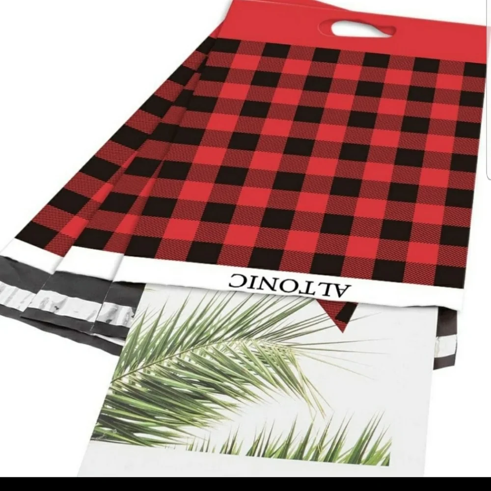 - Bundled 5 Poly mailers